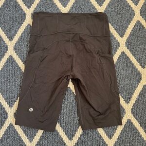 Peloton x Lululemon 9” Biker Shorts Size 6 Side Pockets Running Fast and Free